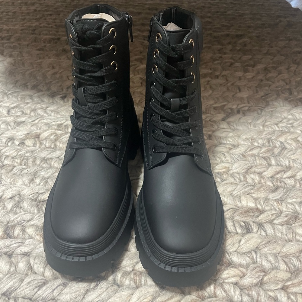 Combat boots